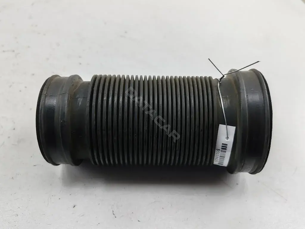 Патрубок воздушный 8D0129627