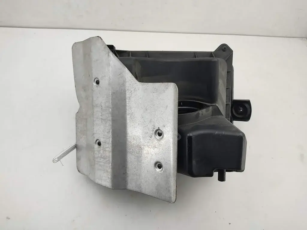 Корпус воздушного фильтра 03G133835A