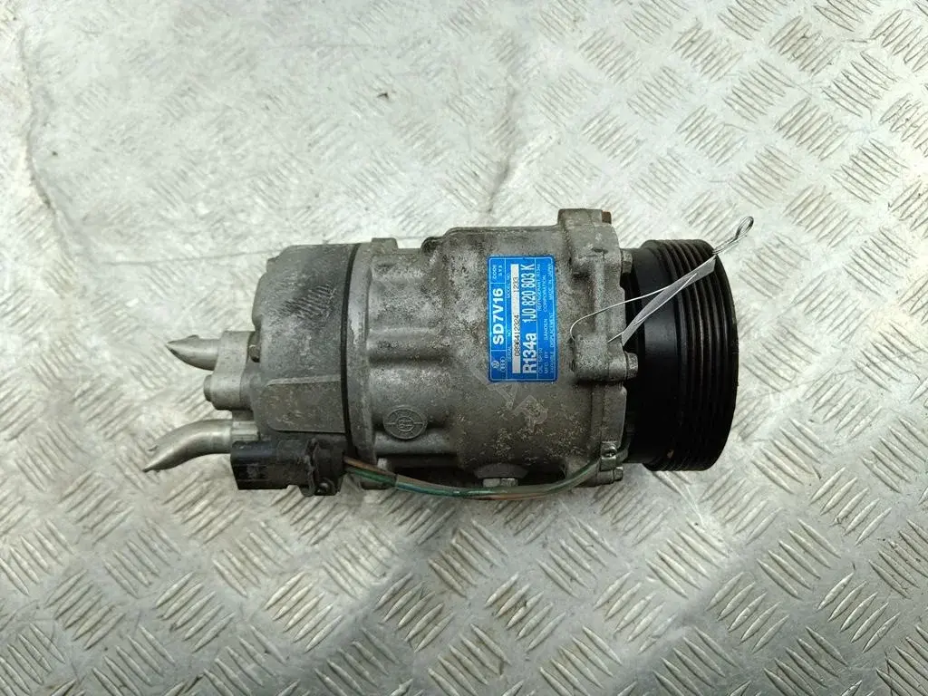 Компрессор кондиционера 1J0820803K