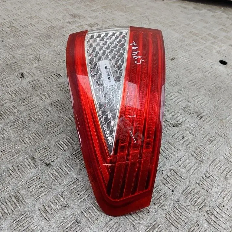Задние фонари 7S7113405A