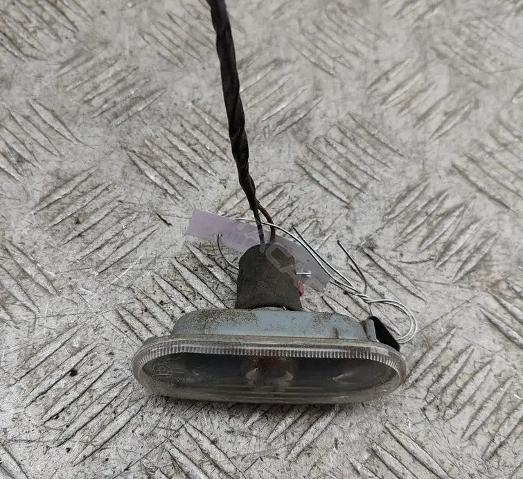 Повторитель передний 1J0949117W
