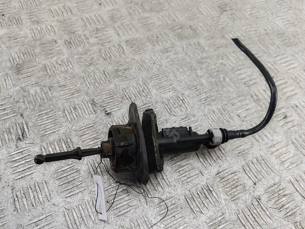 Главный цилиндр сцепления 3M517A543AE