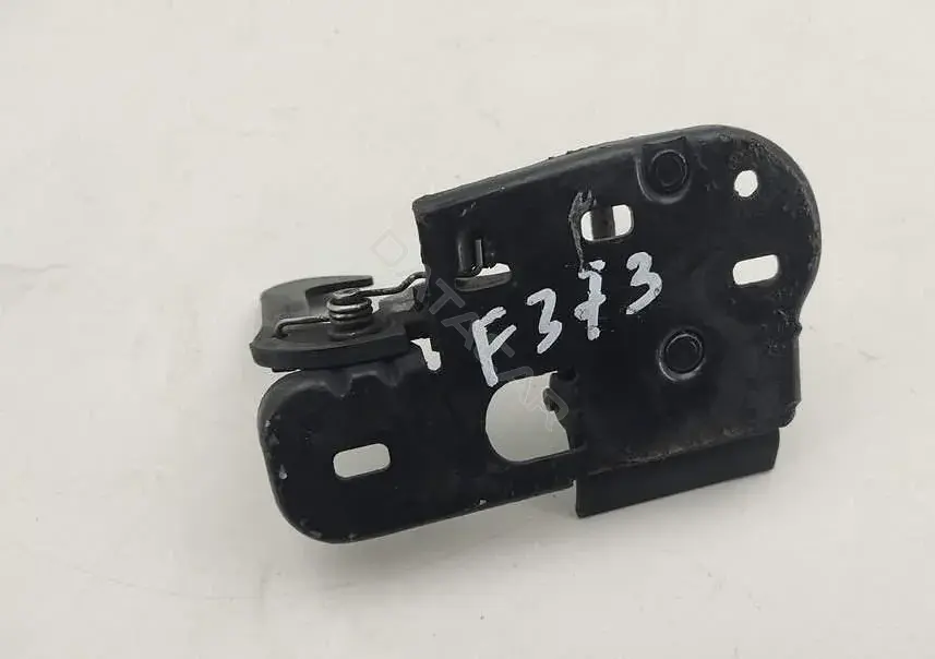 Ответная часть (скоба) замка двери 1T0823480A
