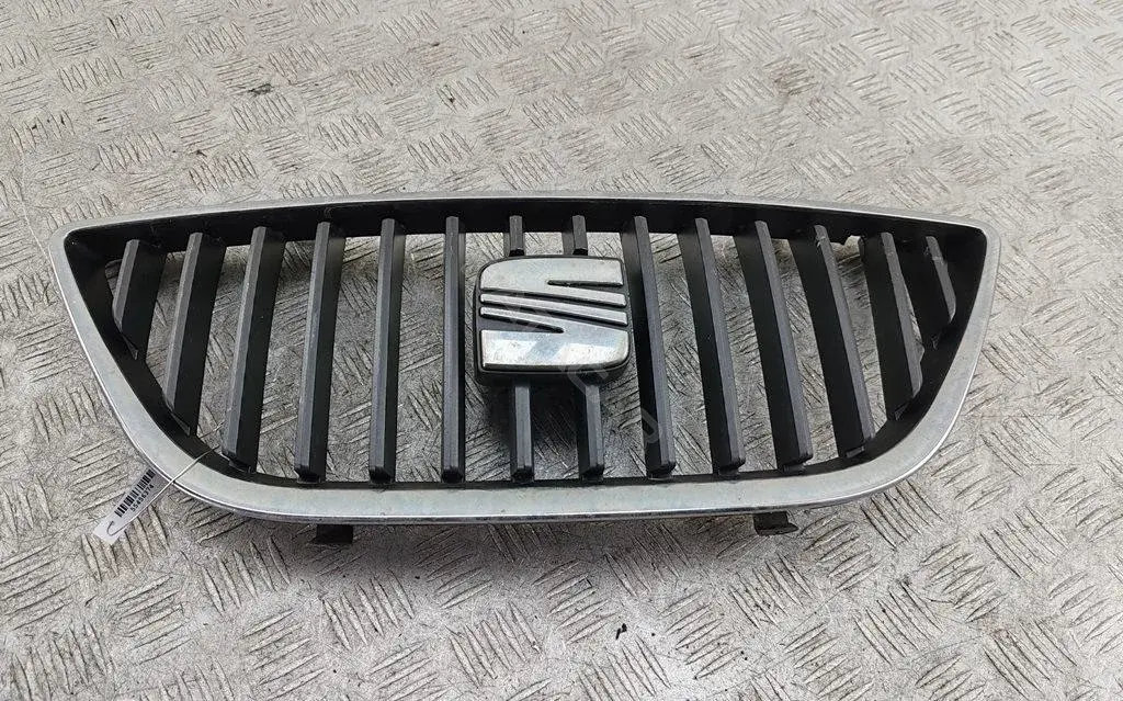 Решетка радиатора 6J0853651