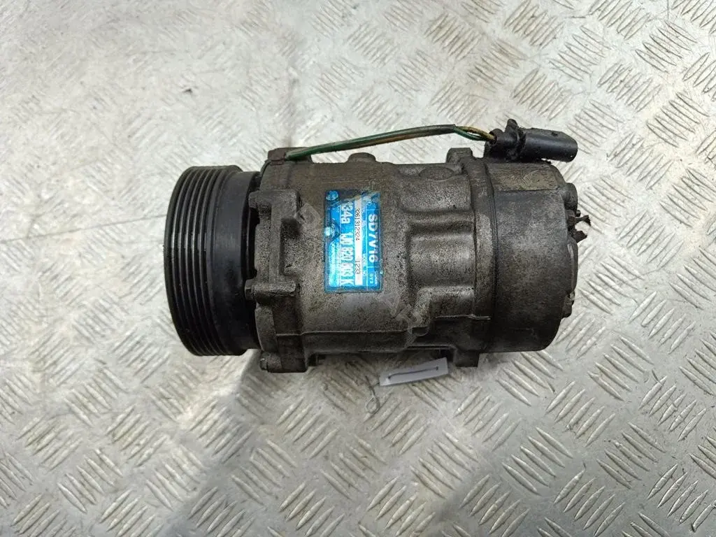 Компрессор кондиционера 1J0820803K