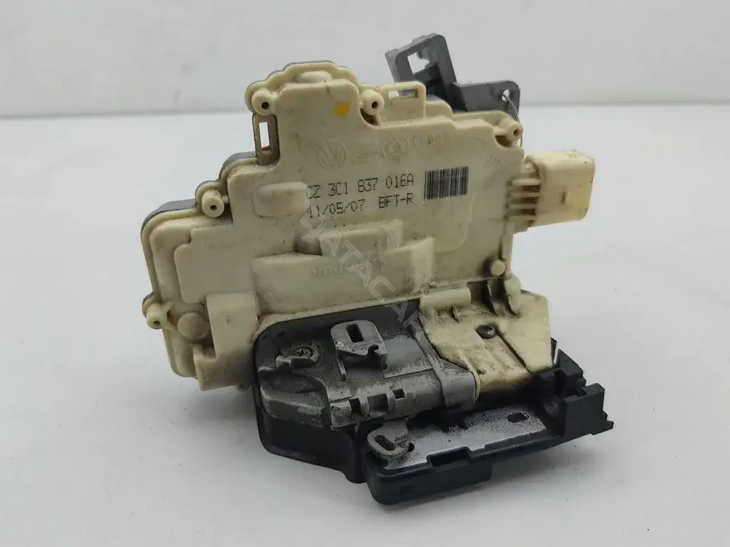 Замок двери CZ3C1837016A
