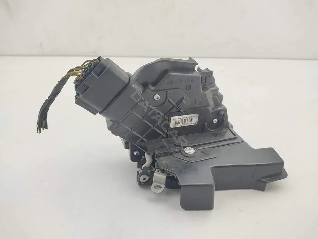 Замок двери 3M5AR21813ET