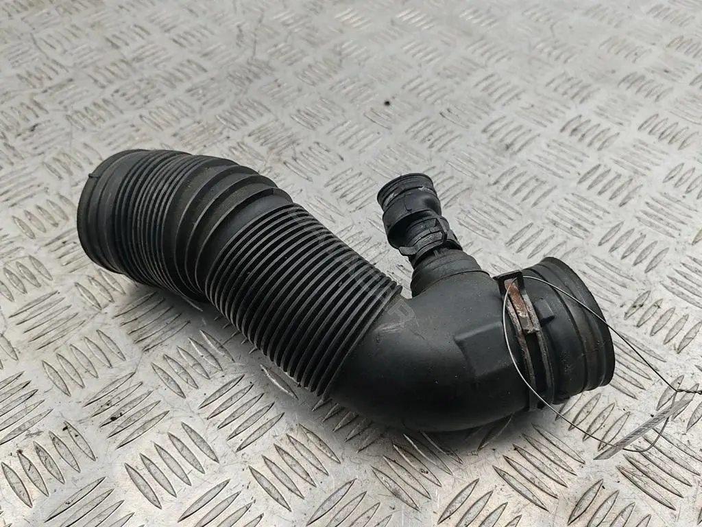Патрубок воздушный 1J0129684C
