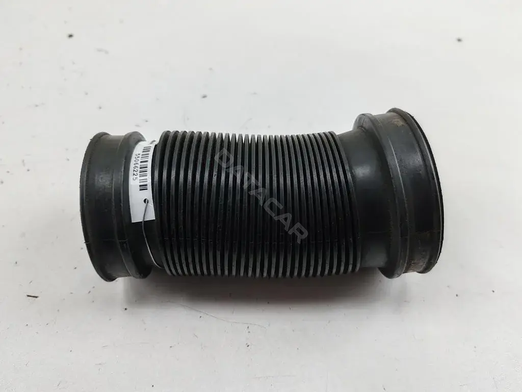 Патрубок воздушный 8D0129627