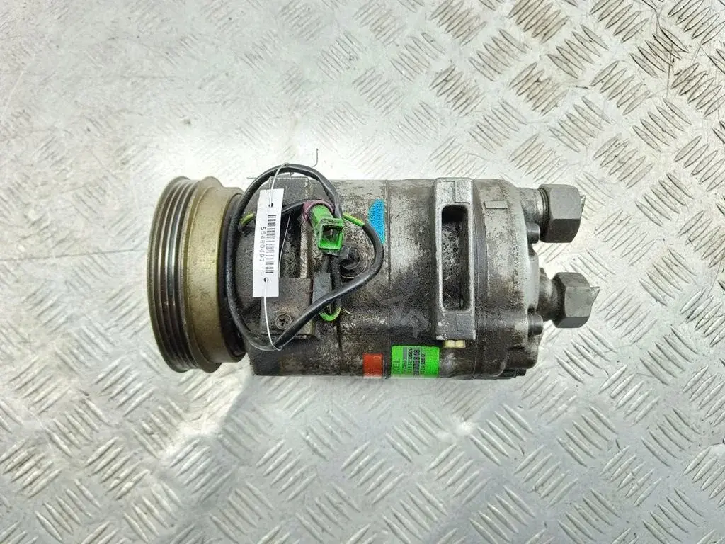 Компрессор кондиционера 8D0260805D