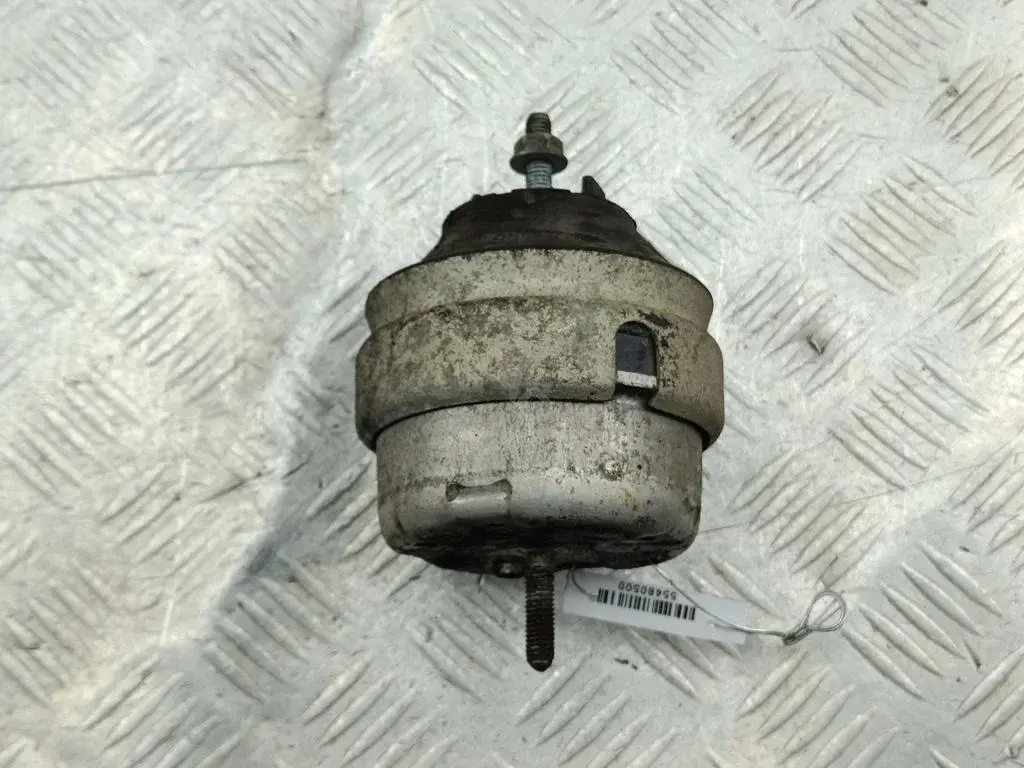 Подушка двигателя (Опора) 8D0199379J