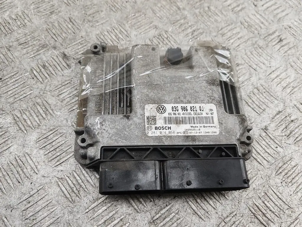 Блок управления двигателем 03G906021QJ