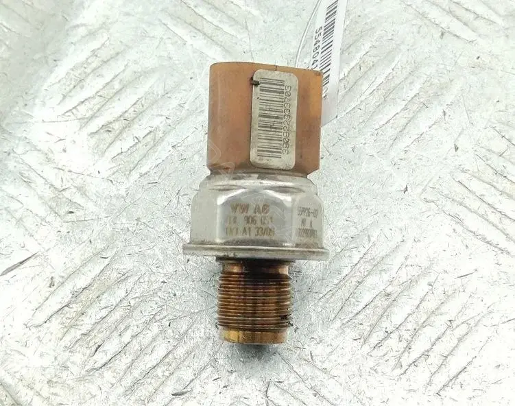 Регулятор давления топлива 03L906051