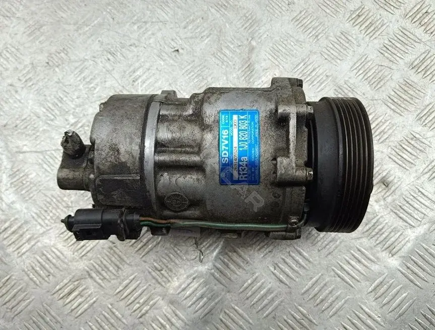 Компрессор кондиционера 1J0820803K