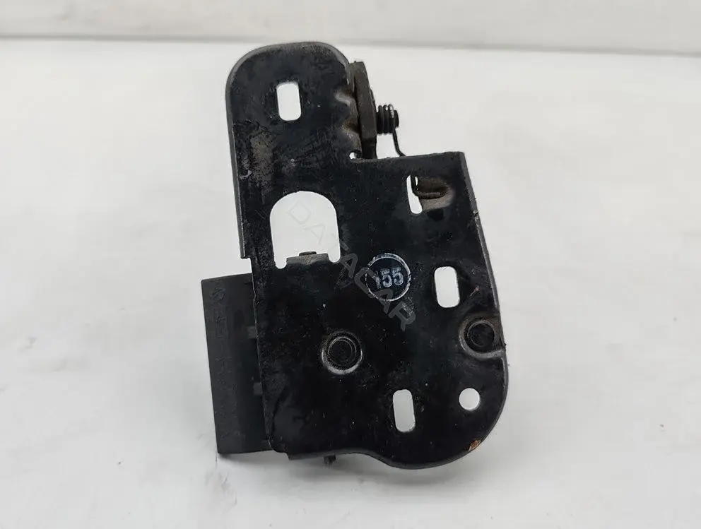 Ответная часть (скоба) замка двери 1T0823480A