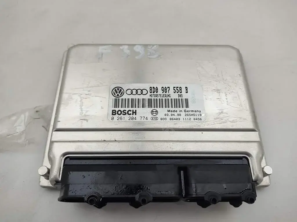 Блок управления двигателем 8D0907558B