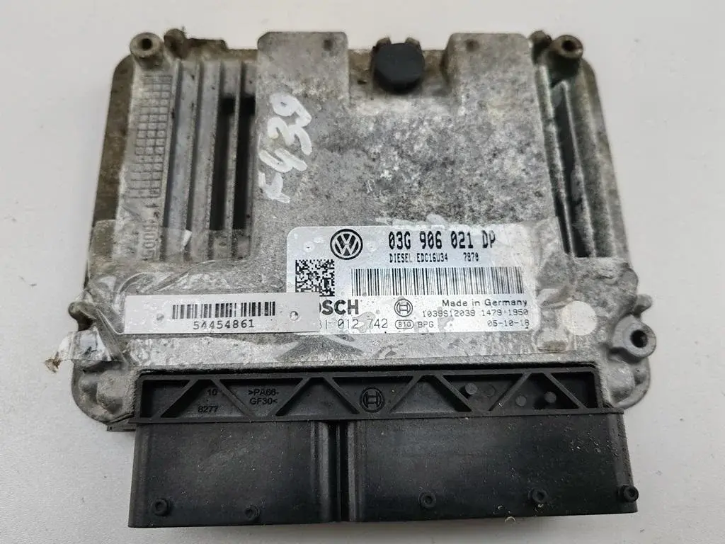 Блок управления двигателем 03G906021DP