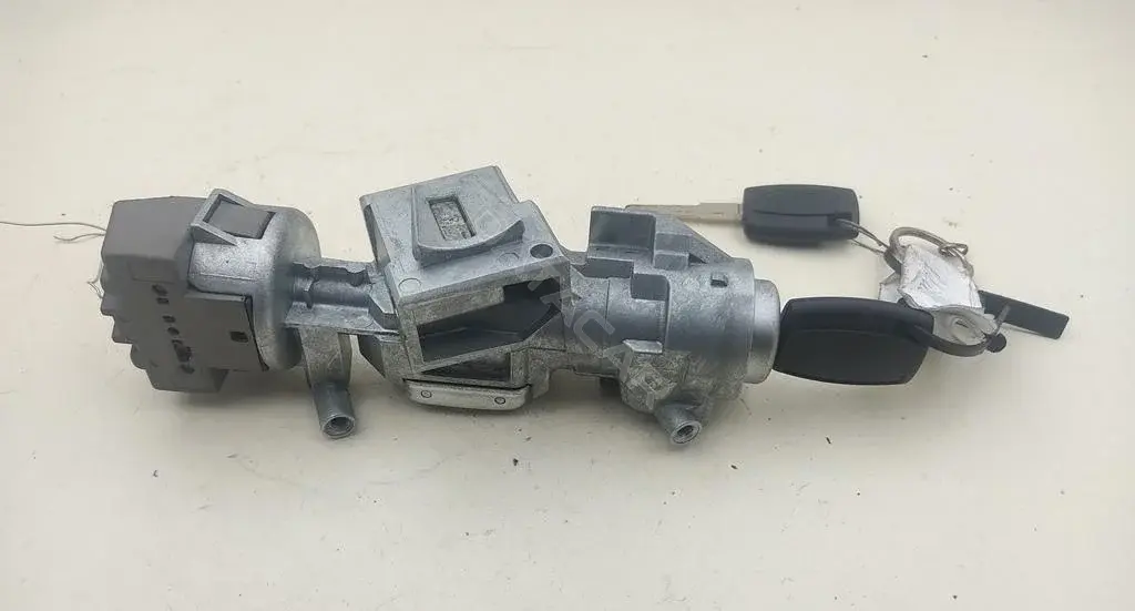 Замок зажигания 3M513F880