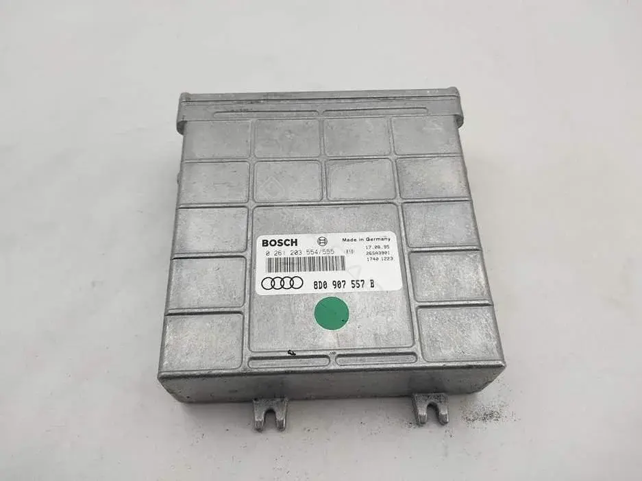 Блок управления двигателем 8D0907557B
