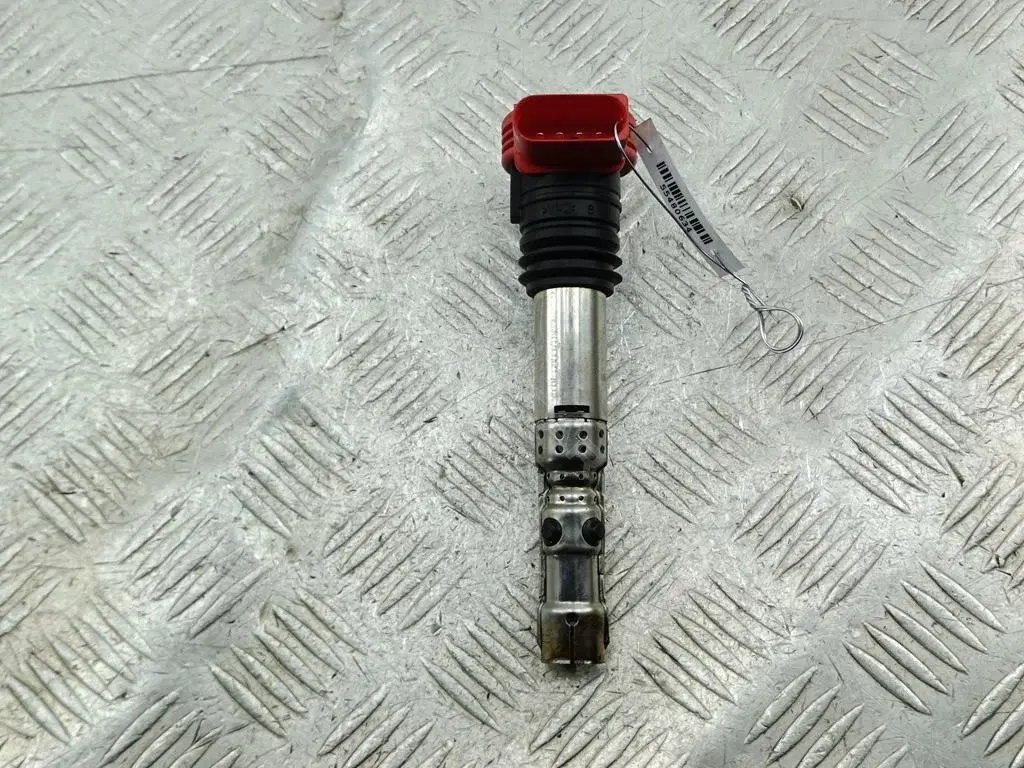 Катушка зажигания 06C905115M