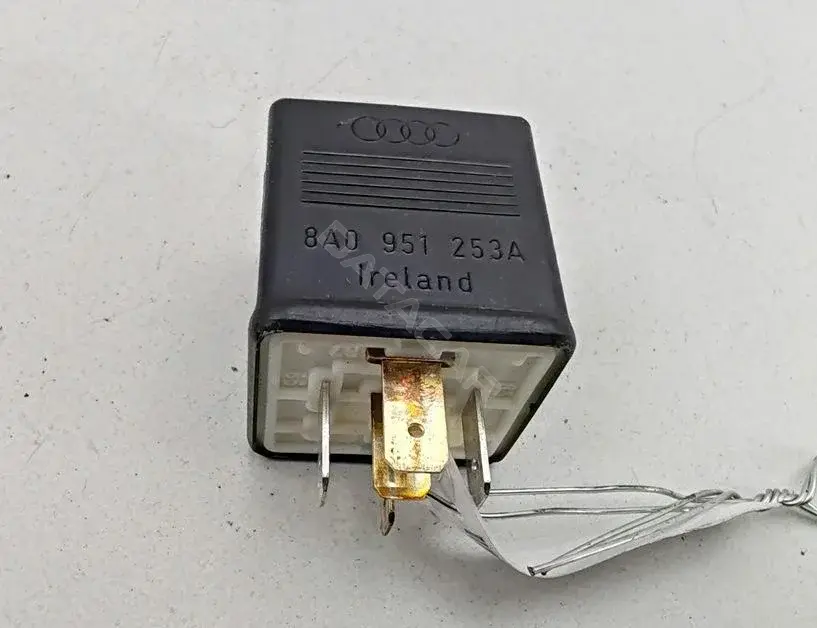 Реле топливного насоса 8A0951253A