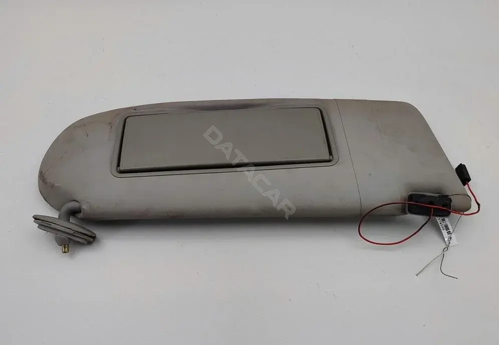 Козырек солнцезащитный 4D0857552