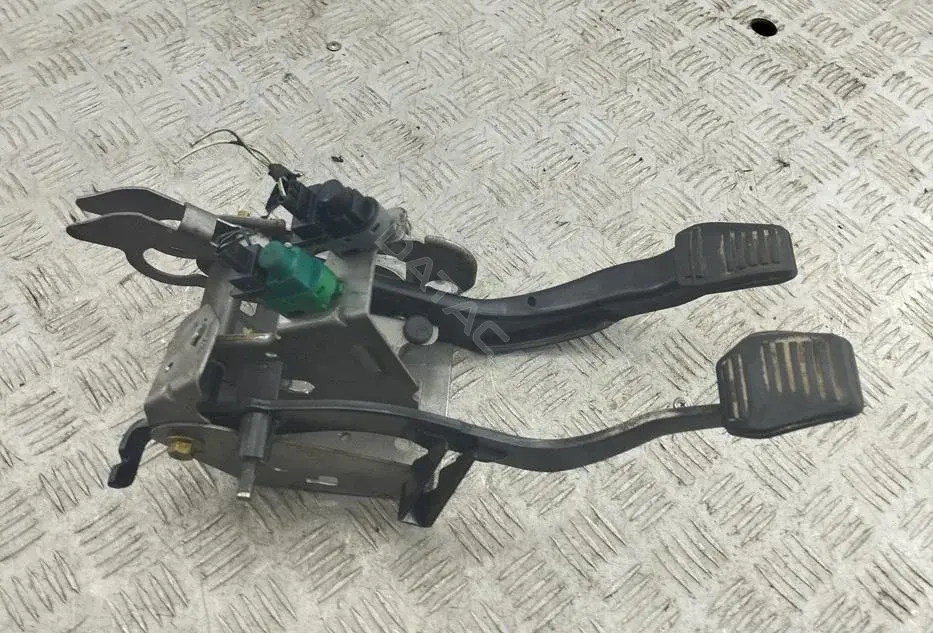 Скоба суппорта 2S612450PA