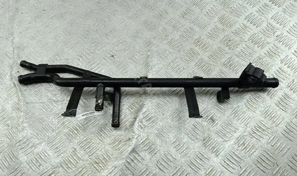 Патрубки системы охлаждения 7L6121065C