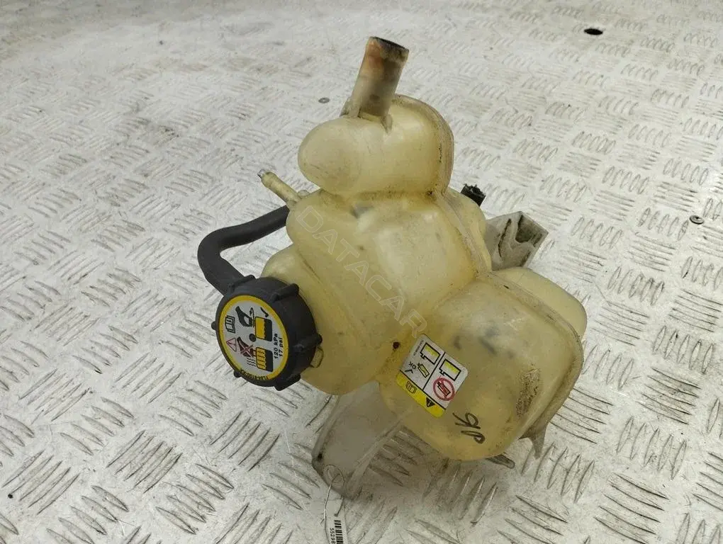 Расширительный бачок 5L84-8A080