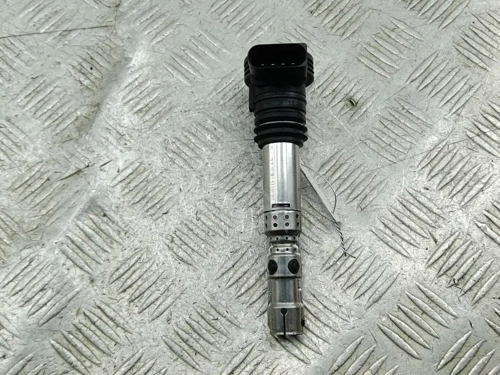 Катушка зажигания 06A905115D