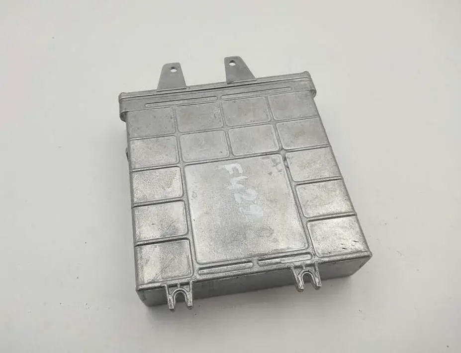 Блок управления двигателем 8D0907557HX