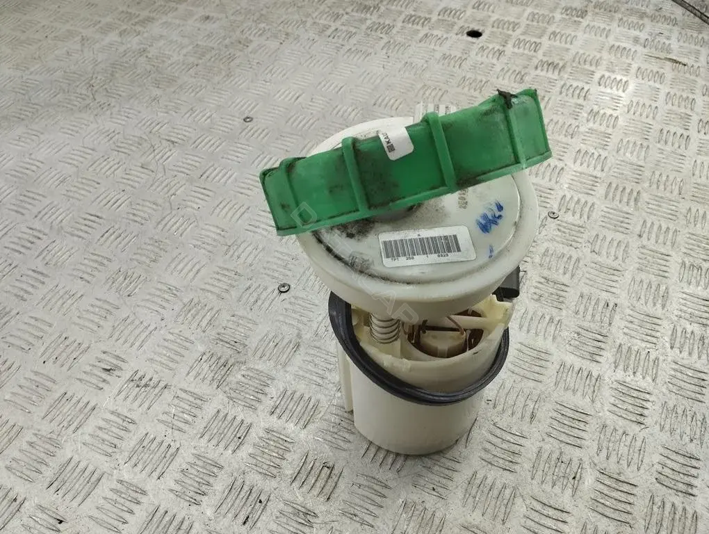 Топливный насос 05278483