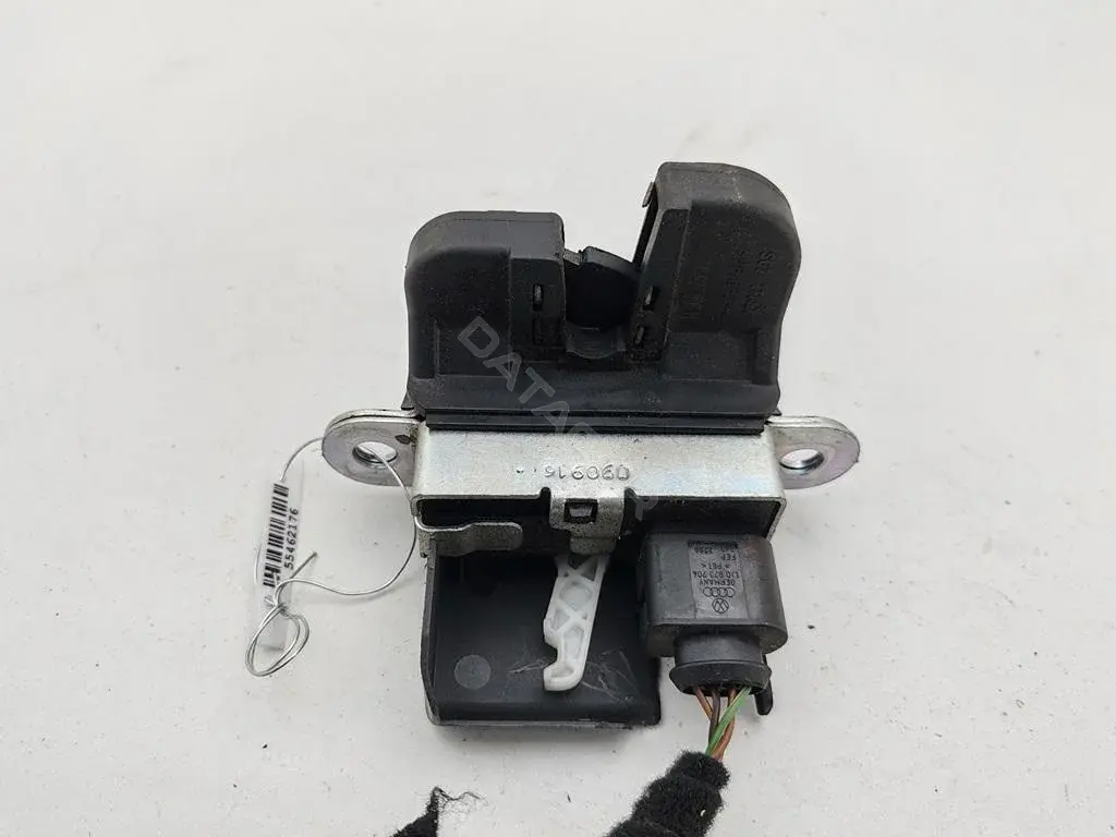 Замок крышки багажника 1T0827505