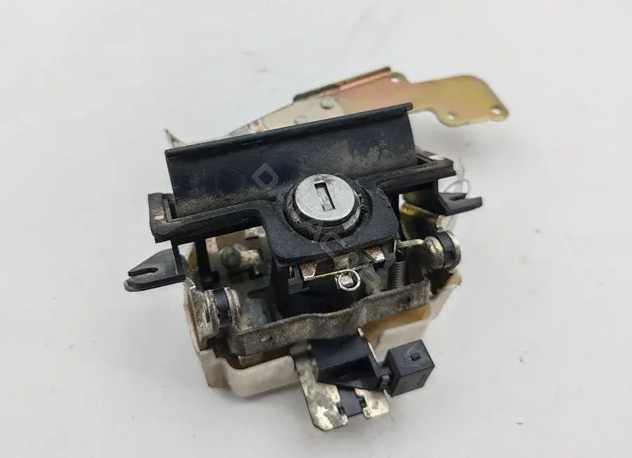 Ручка крышки багажника 1U9827565H
