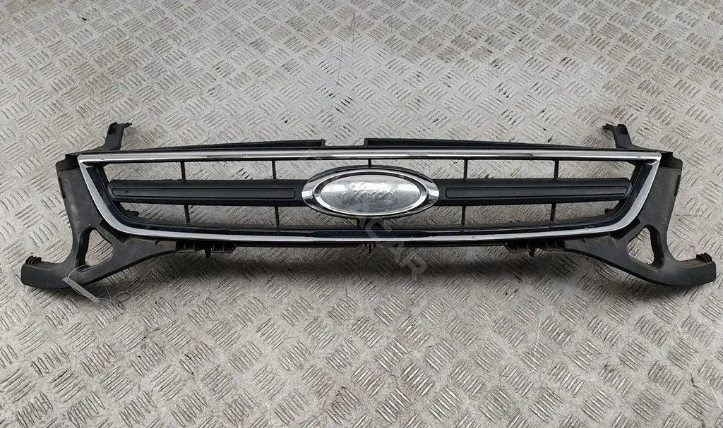 Решетка радиатора BS718200A