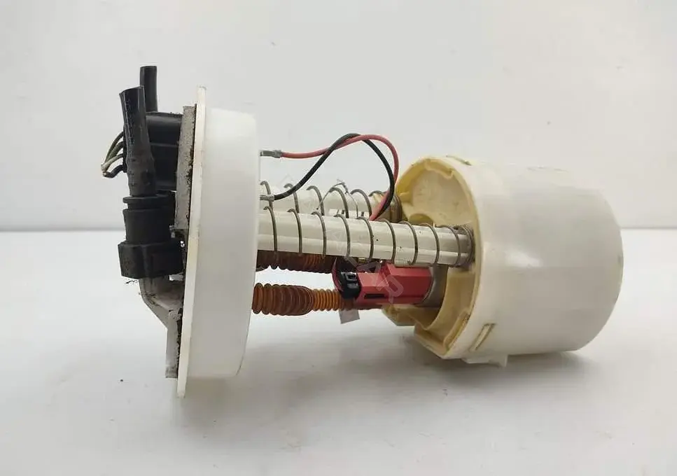 Топливный насос 2S619H307