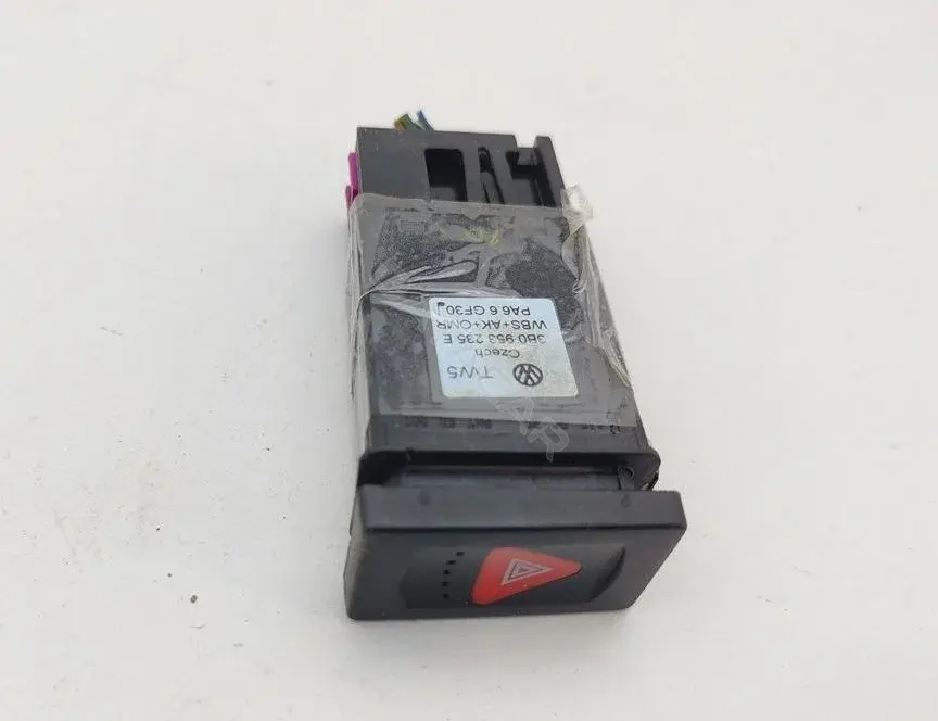 Кнопка аварийки 3B0953235E
