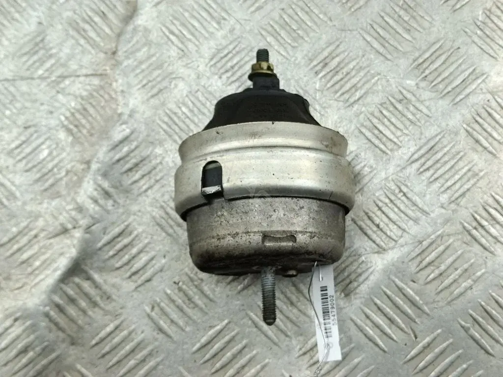 Подушка двигателя (Опора) 8D0199382L