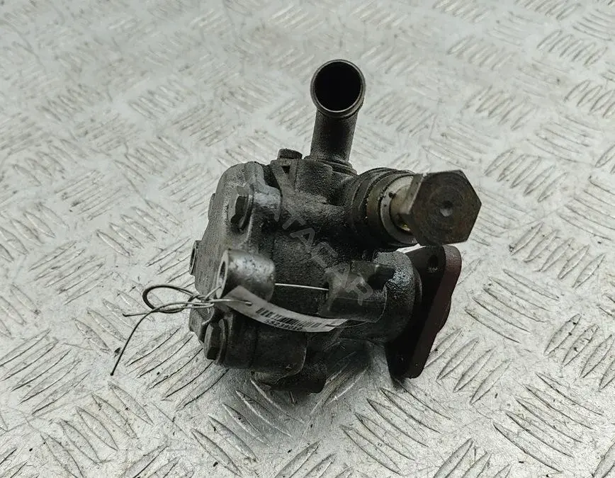 Насос гидроусилителя руля 8D0145156L