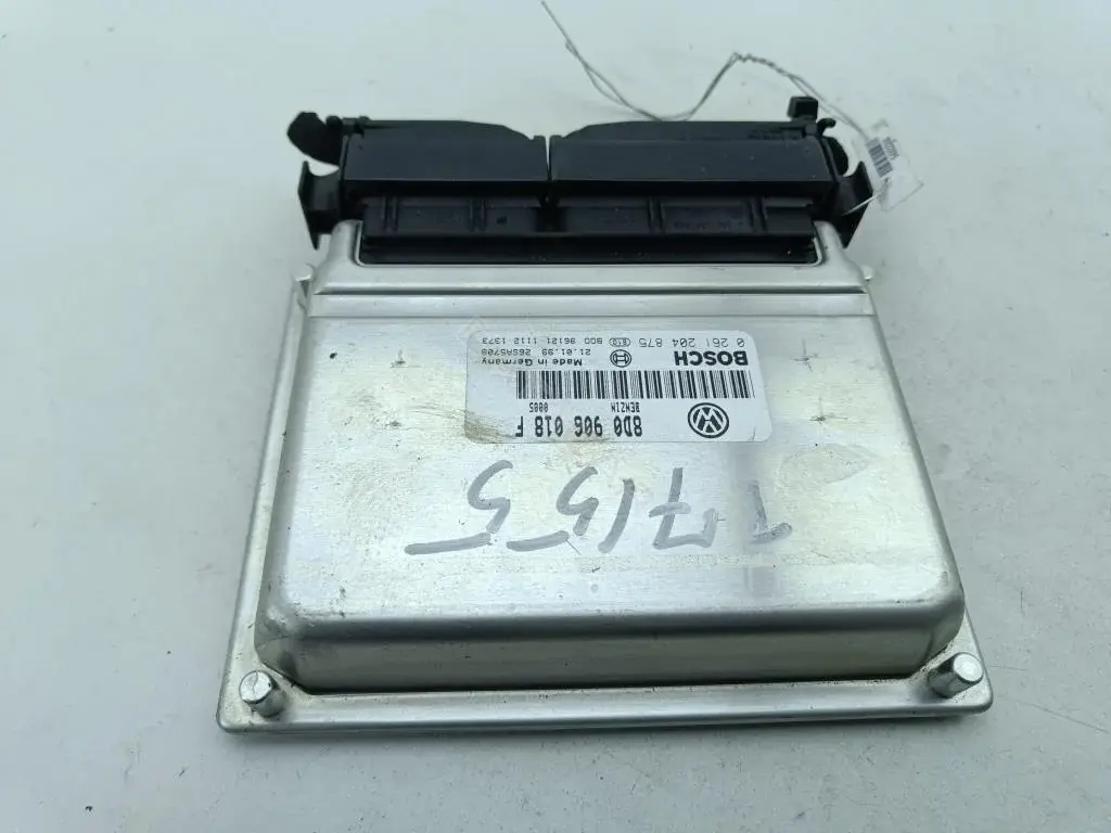 Блок управления двигателем 8D0906018F
