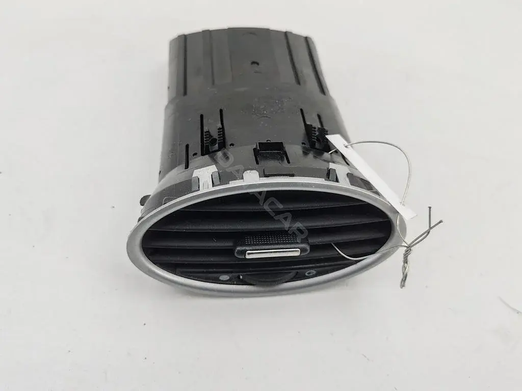 Дефлектор обдува салона 4M51A014L21AD
