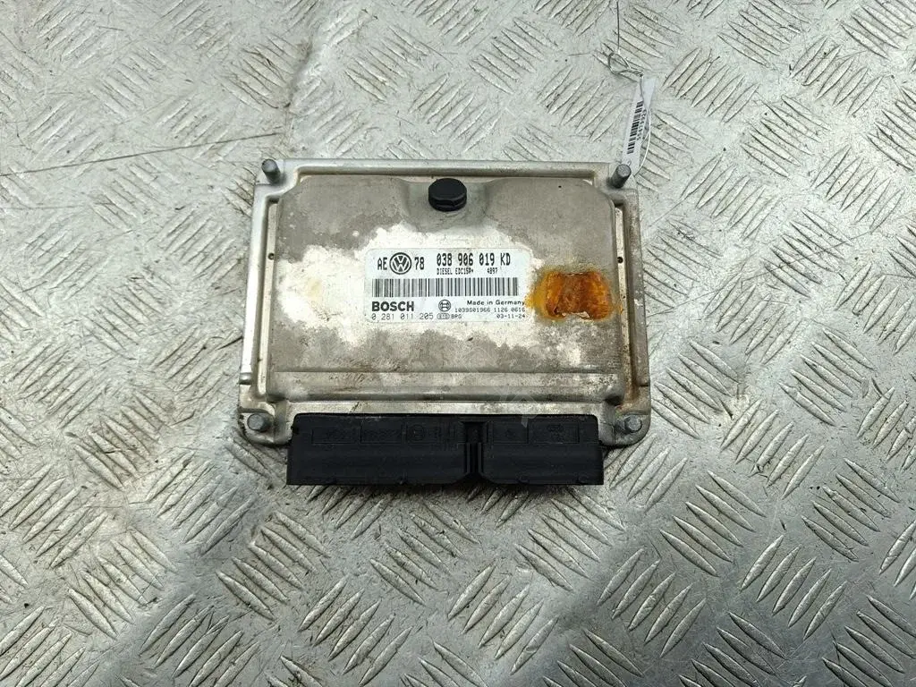 Блок управления двигателем 0281011205, 038906019KD