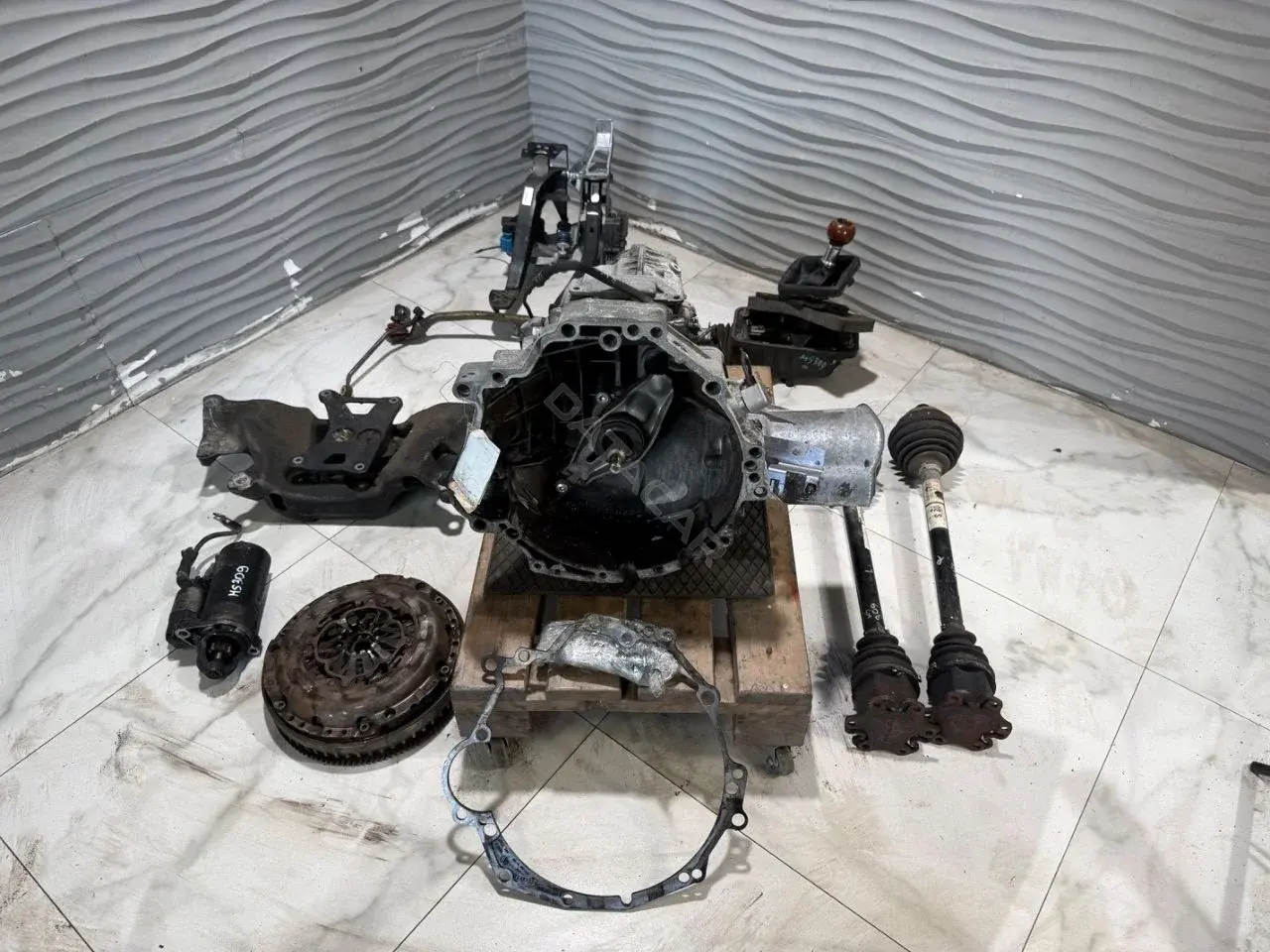 Механическая коробка передач (МКПП) 059105266R, 07841032B, 079141117B