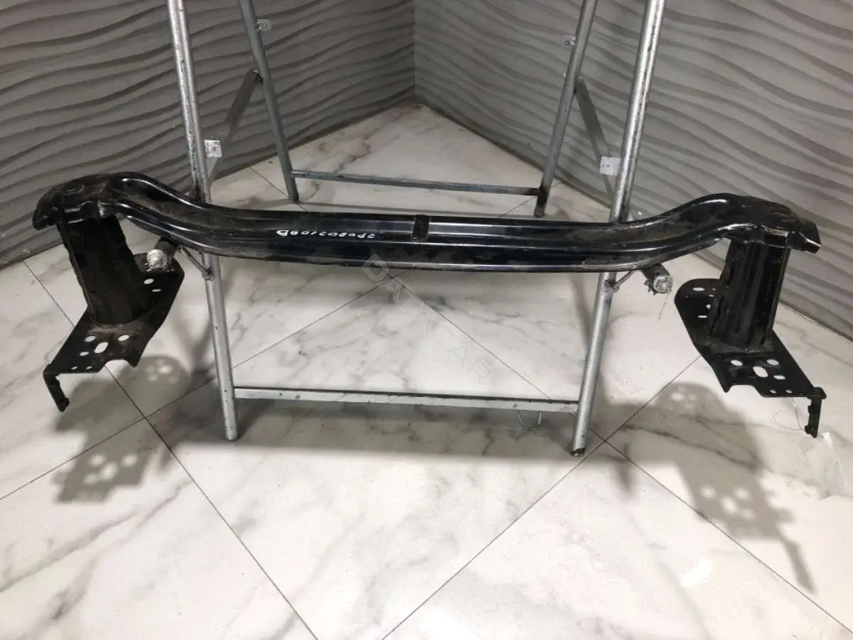 Усилитель бампера 7P0807109G