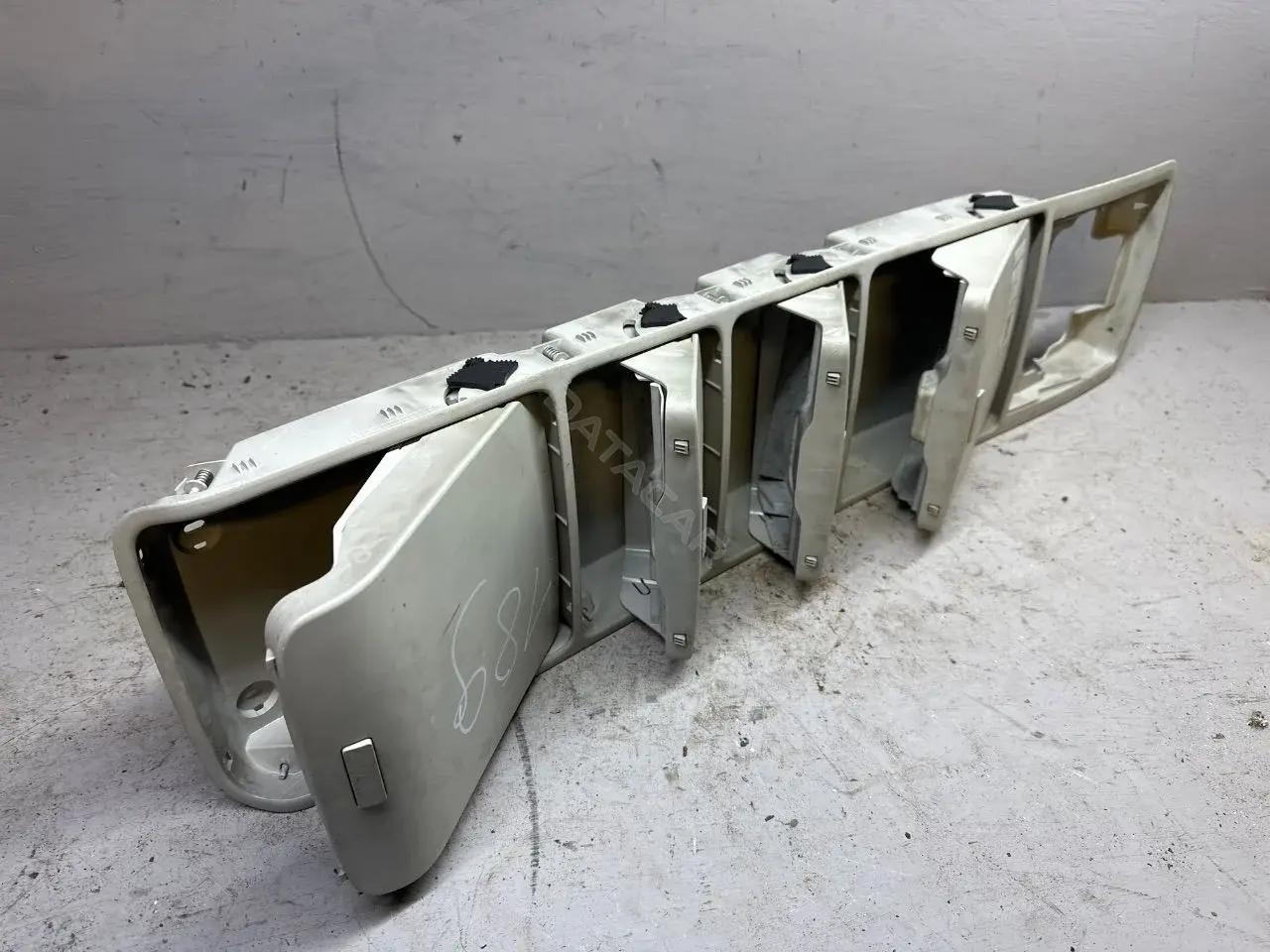 Бардачок 5M0868403