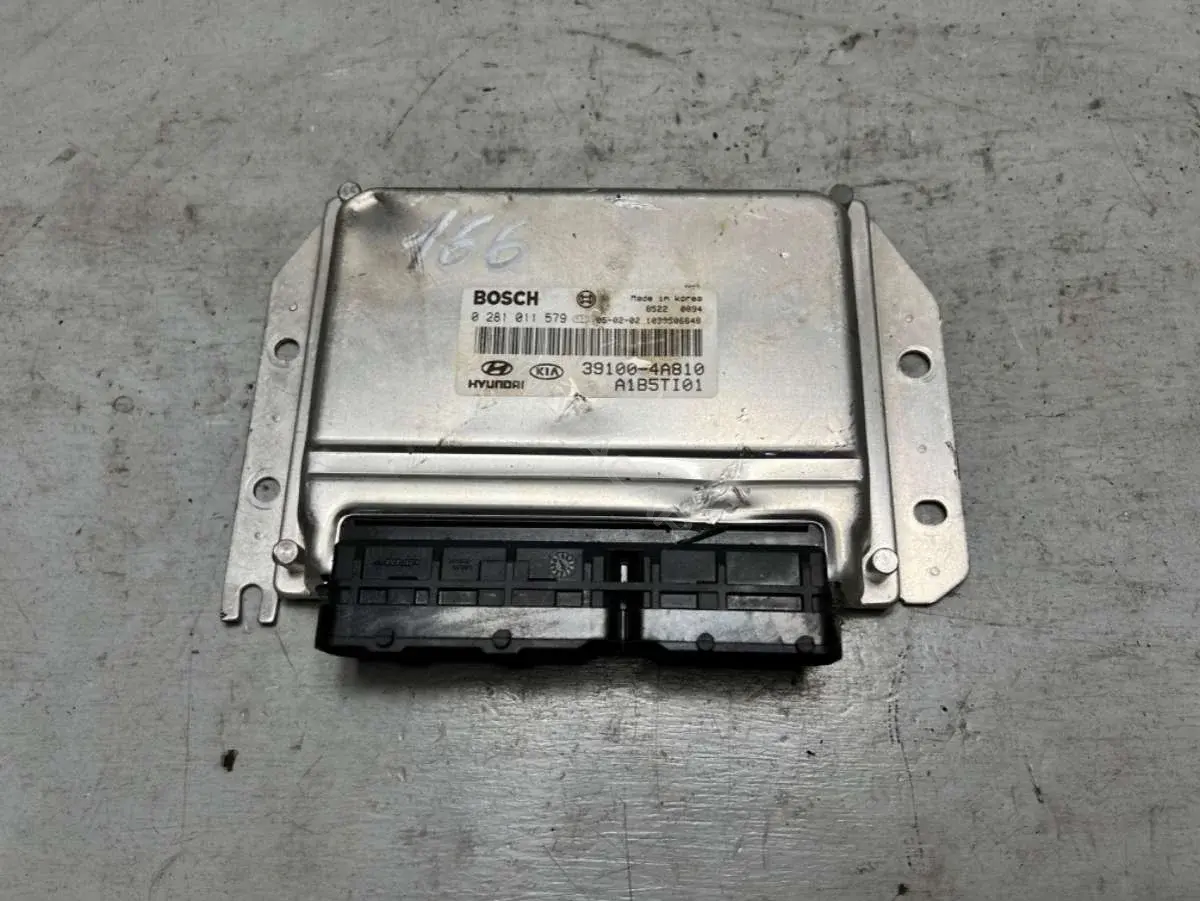 Блок управления двигателем 0281011579, 39100-4A810, Bosch