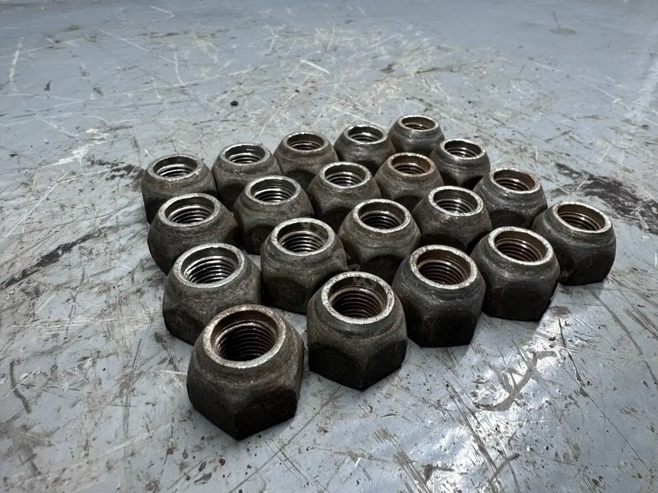 Гайка колеса 92029054