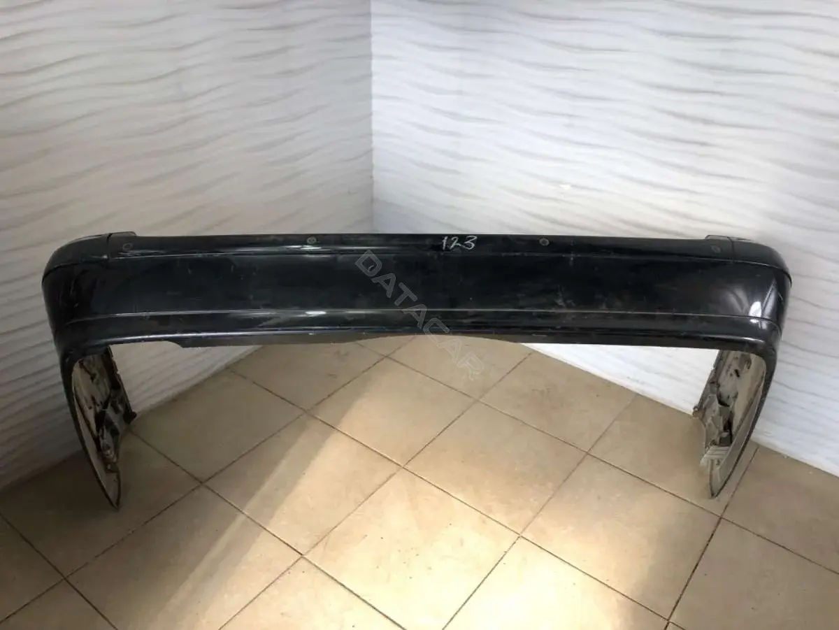 Задний бампер 43968205