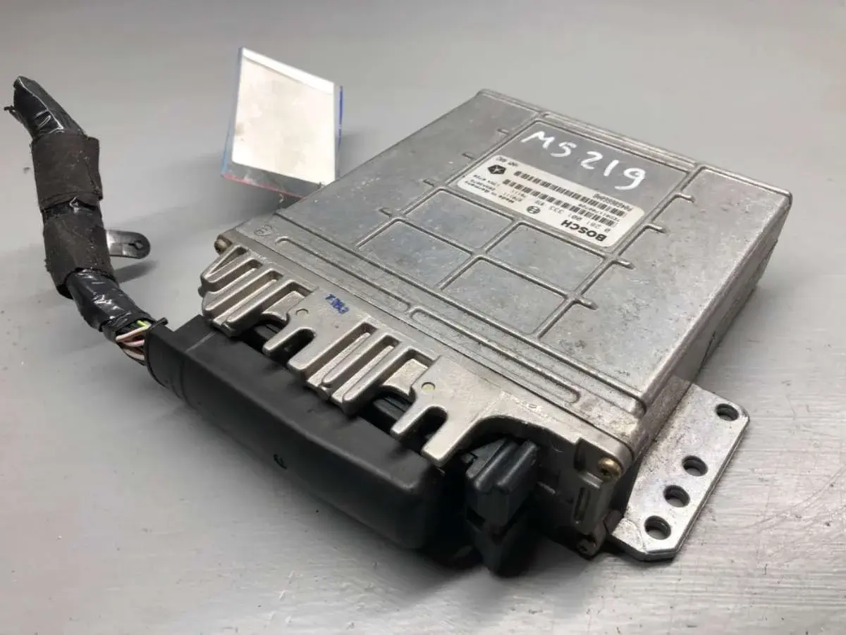 Блок управления двигателем 0281001333, BOSCH, P04686660AB