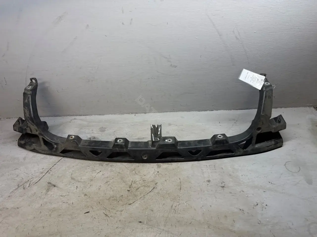 Кронштейн-направляющая бампера 3B0807189